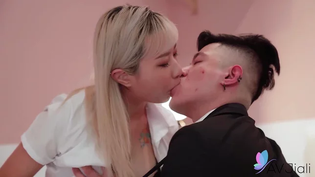 Sexy Chinese Cougar Wang Yixin Enjoys Hardcore Pleasure Sessions