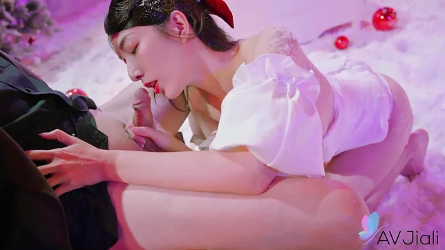 Wet-Shaved Chinese Beauty Jiaxin with Big Tits Ready for Hot Sex Action