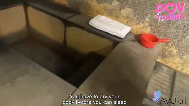 Big-Titted Chinese Beauty Xiao Ye Ye Loves Hard Cock in Hotel Room