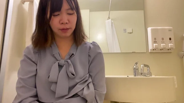 Perverted Housewife Takes a Raw Dick in Her Cleaned Ass and Cums Nonstop