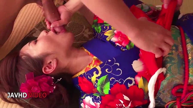 Asian Babe in Kimono Gives Steamy Blowjob Live – Watch Now!