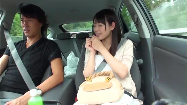 Teen amateur Kokoro Haiya masturbates inside a car