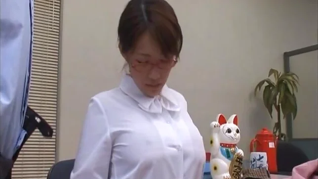 Kirara Kurokawa Lovely Asian secretary gets fucked at work