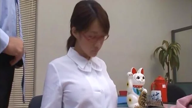 Kirara Kurokawa Lovely Asian secretary gets fucked at work