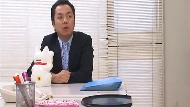 Kirara Kurokawa Lovely Asian secretary gets fucked at work 3