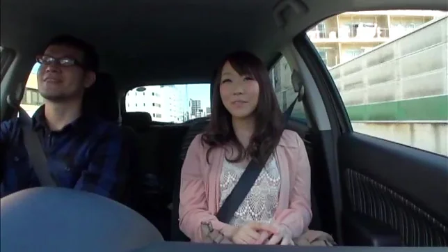 Hot Japanese bombshell deepthroats her lover?s cock in a car