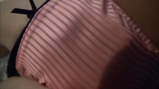 Teen amateur Kokoro Haiya masturbates inside a car 3