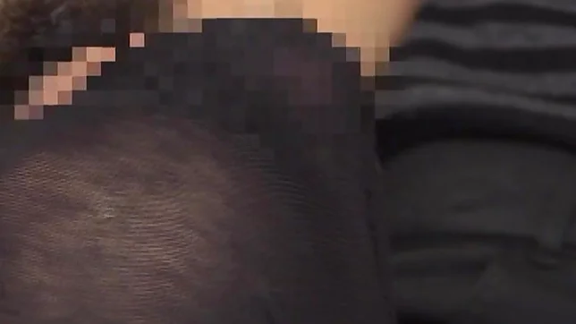 Reiko Sawamura enjoys a finger fuck