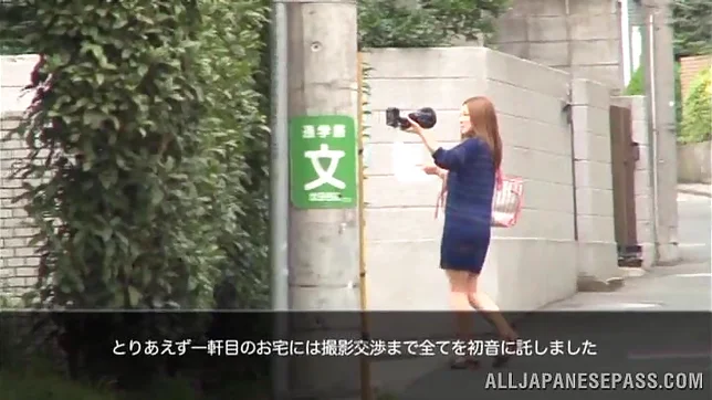 Hottie with awesome butt i Hatsune takes a bath with a sexy guy