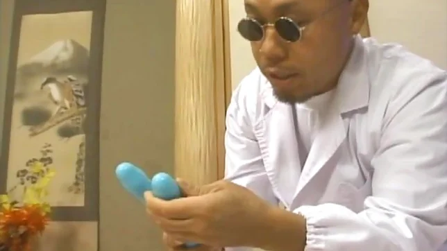 Hitomi Kurosaki Mature Asian lady is a babe 2