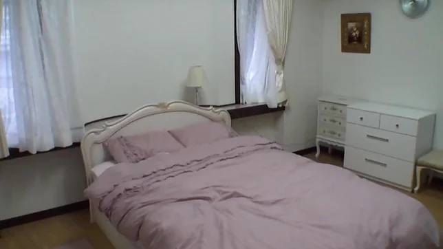 Hot milf Japanese AV Model gives amateur blowjob