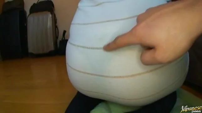 Rinka Aiuchi Sweet Asian working girl