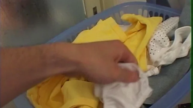 Kaede Matsushima gives guy steamy head 2