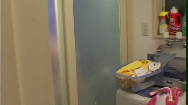 Kaede Matsushima gives guy steamy head 2