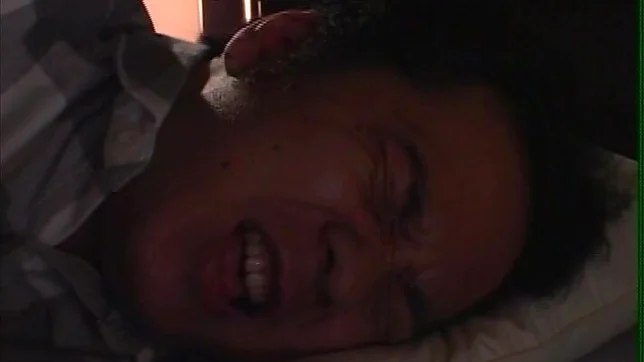 Kaede Matsushima gives guy steamy head 2