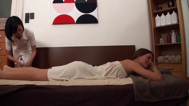 Kohaku Uta enjoying a sensual lesbian fuck