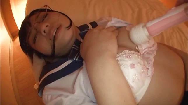 Talented amateur Hitomi Miyano engulfs throbbing dick