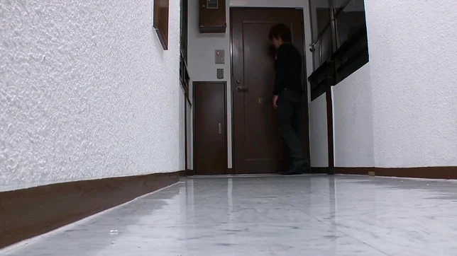 Lustful Japanese milf Kazuki Asou masturbates her horny pussy 2