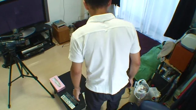 Mizuho Uehara fingering her succulent muff 2