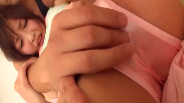 Supern asian Kana Naiya reveals her tight ass