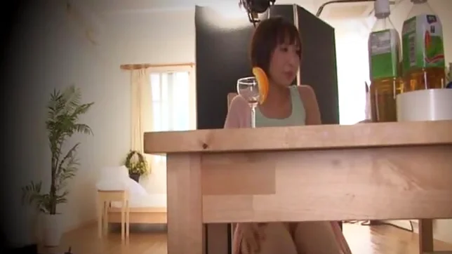 Supern asian Kana Naiya reveals her tight ass