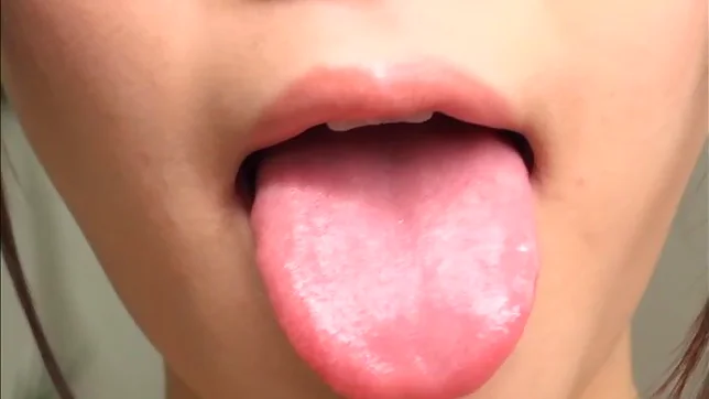 Amateur babe pleasure a huge meaty pole.