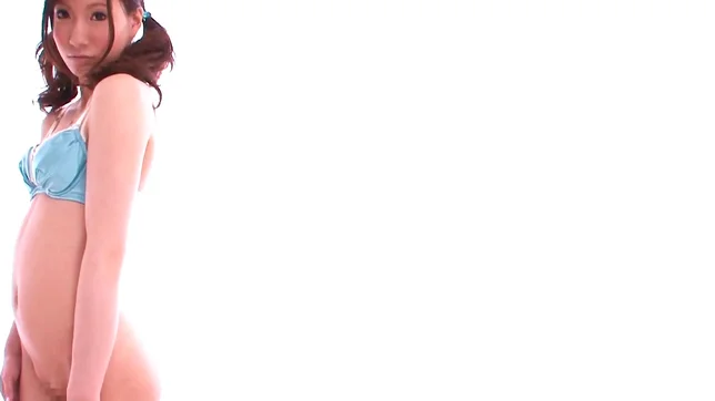 Sexy Yuuki Fuwari Spreads Her Pink Open For A Vibe