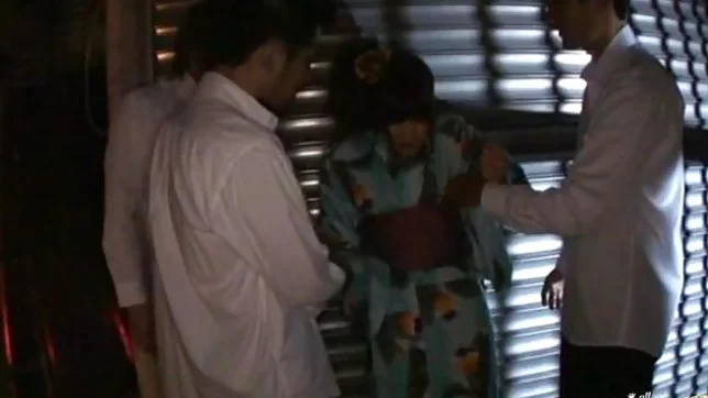 Shino Nakamura Asian model giving a deep double blowjob 3