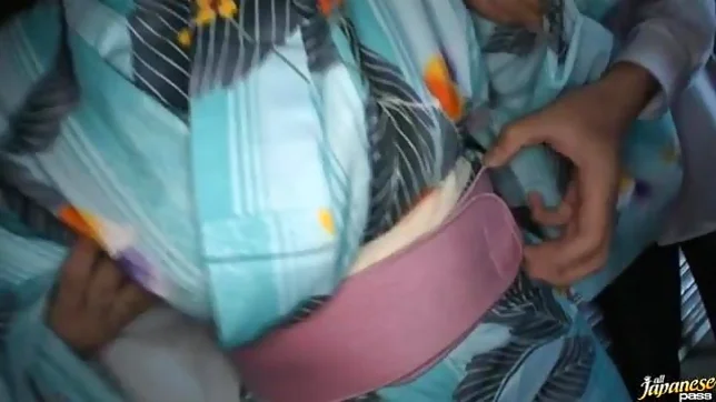 Shino Nakamura Asian model giving a deep double blowjob 3