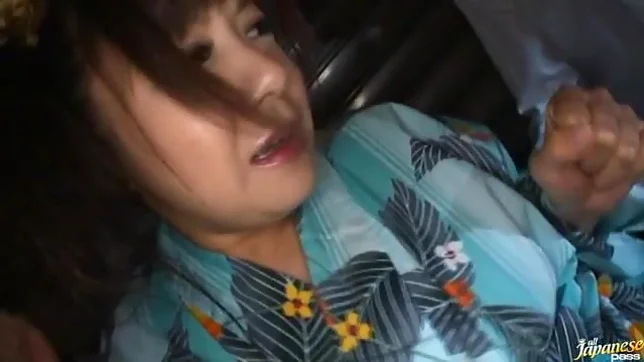 Shino Nakamura Asian model giving a deep double blowjob 3