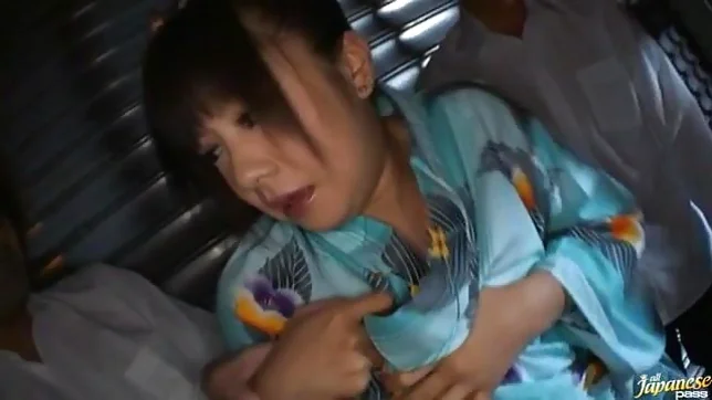 Shino Nakamura Asian model giving a deep double blowjob 3