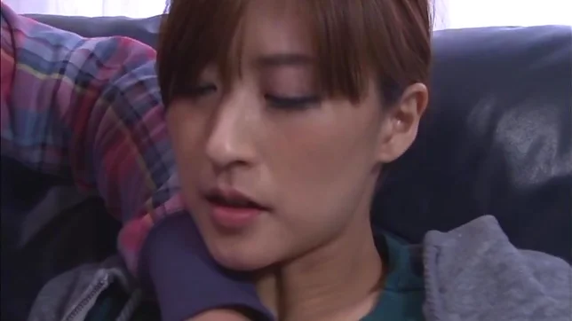 Ichika Kanhata, amateur babe, blows and fucks on the couch 3