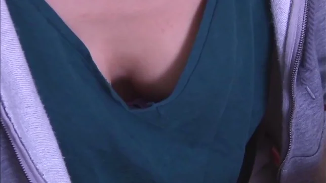 Ichika Kanhata, amateur babe, blows and fucks on the couch 3