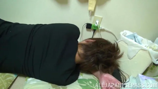 Fancy Japanese milf Moeka Nomura moans from getting orgasm 3