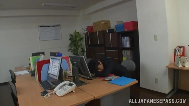 Hot mature diva Reiko Kobayakawa strips and sucks a dong