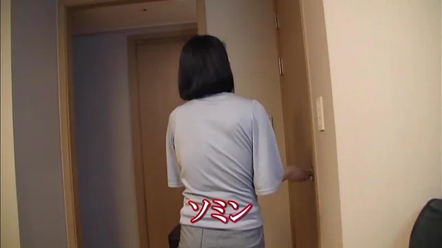 Horny milf likes getting banged from behind 4