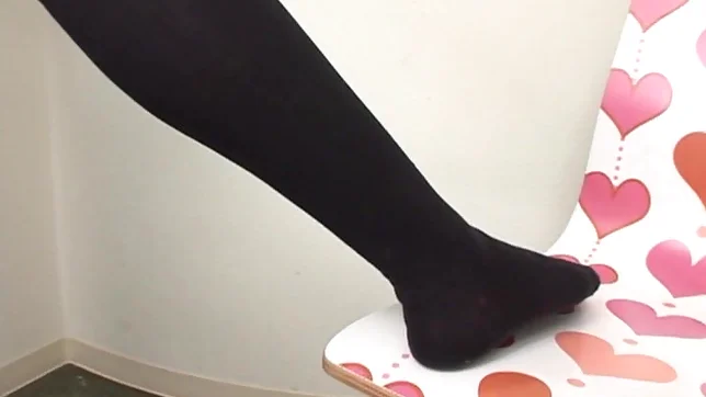 Reiko Sawamura enjoys a finger fuck 4