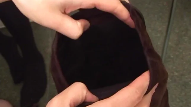 Reiko Sawamura enjoys a finger fuck 4