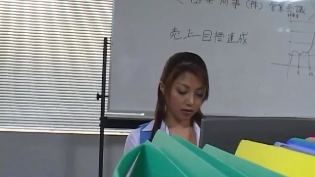 Juicy Japanese diva performs lovely and hot solo session 2