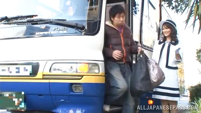 Kinky Japanese model amazes with her show 4