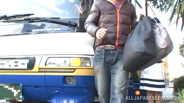 Kinky Japanese model amazes with her show 4