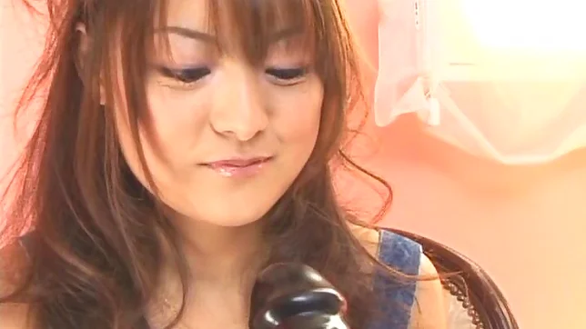 Appealing vixen bonked in an interracial threesome 2