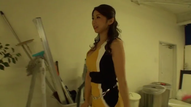 Hot mature vixen Ayumi Shinoda gets licked and bounces on cock