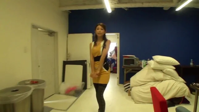 Hot mature vixen Ayumi Shinoda gets licked and bounces on cock