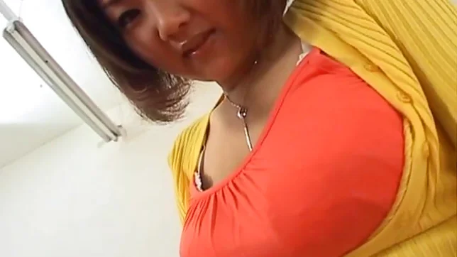 Rea Aoyama Japanese model is a big boobed doll 3