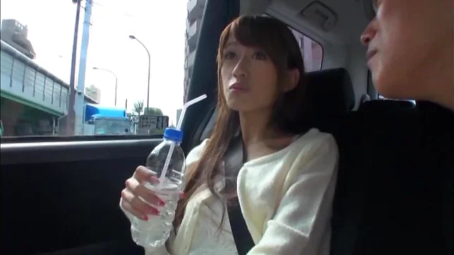 Amateur girl Airi Kijima getting cunt pleasure in car and outdoor 3