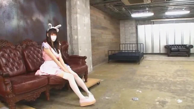 Gorgeous busty beauty gives an unforgettable blowie 5