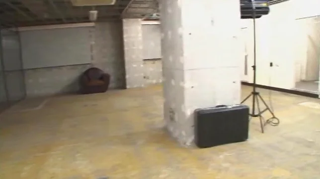 Gorgeous busty beauty gives an unforgettable blowie 6