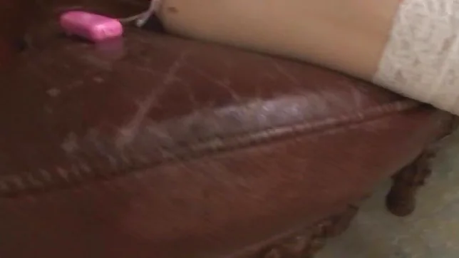 Gorgeous busty beauty gives an unforgettable blowie 8