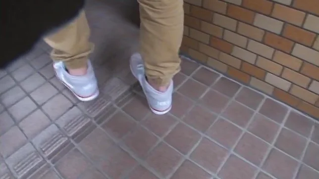 Gorgeous busty beauty gives an unforgettable blowie 16